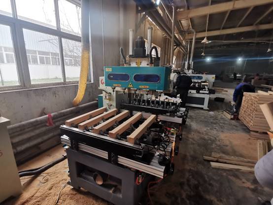 华洲数控榫槽机实木家具加工厂必不可少的机械