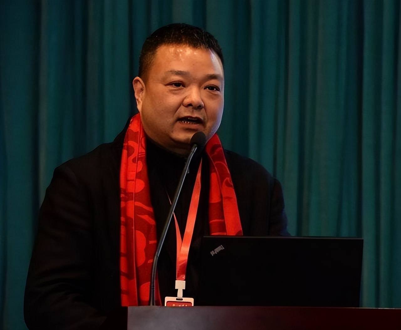 原创父亲任正非姐姐孟晚舟华为太子任平手握王炸却很低调