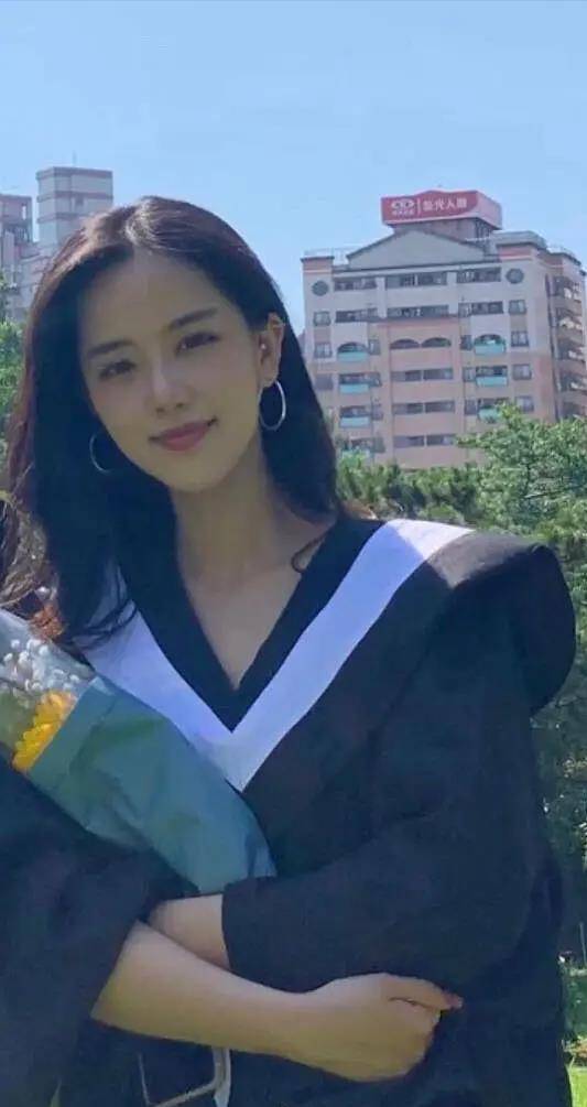 特蕾莎迅猛龙大学照片图片