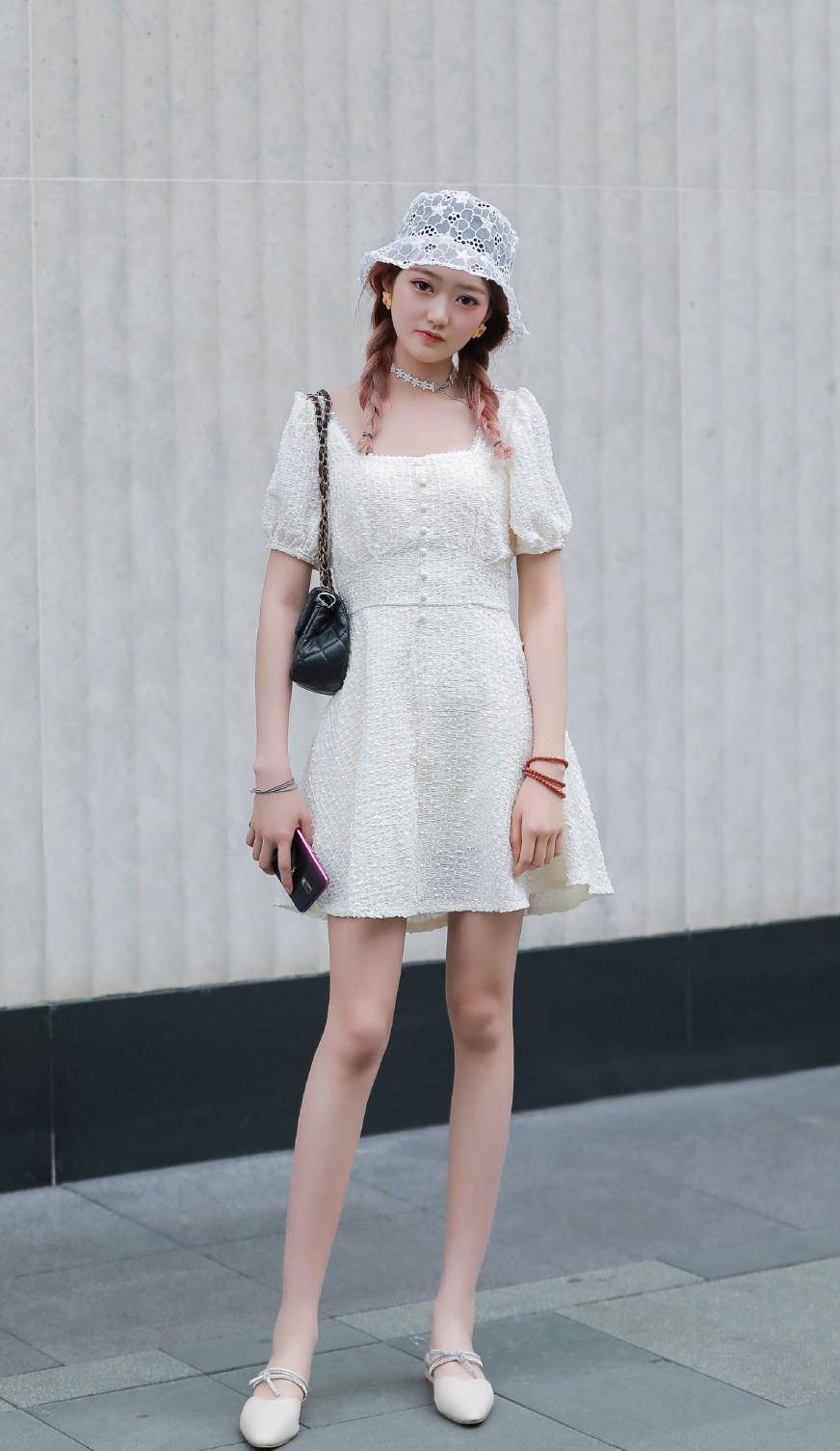 原创盛夏美女选择白色连衣裙降温效果好还凸显清新唯美的气质