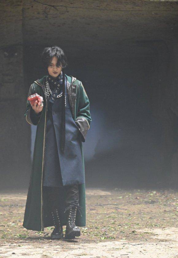 从另外一个角度来说的话,这个形态也算是继承了真理圣主的颜艺,不过在