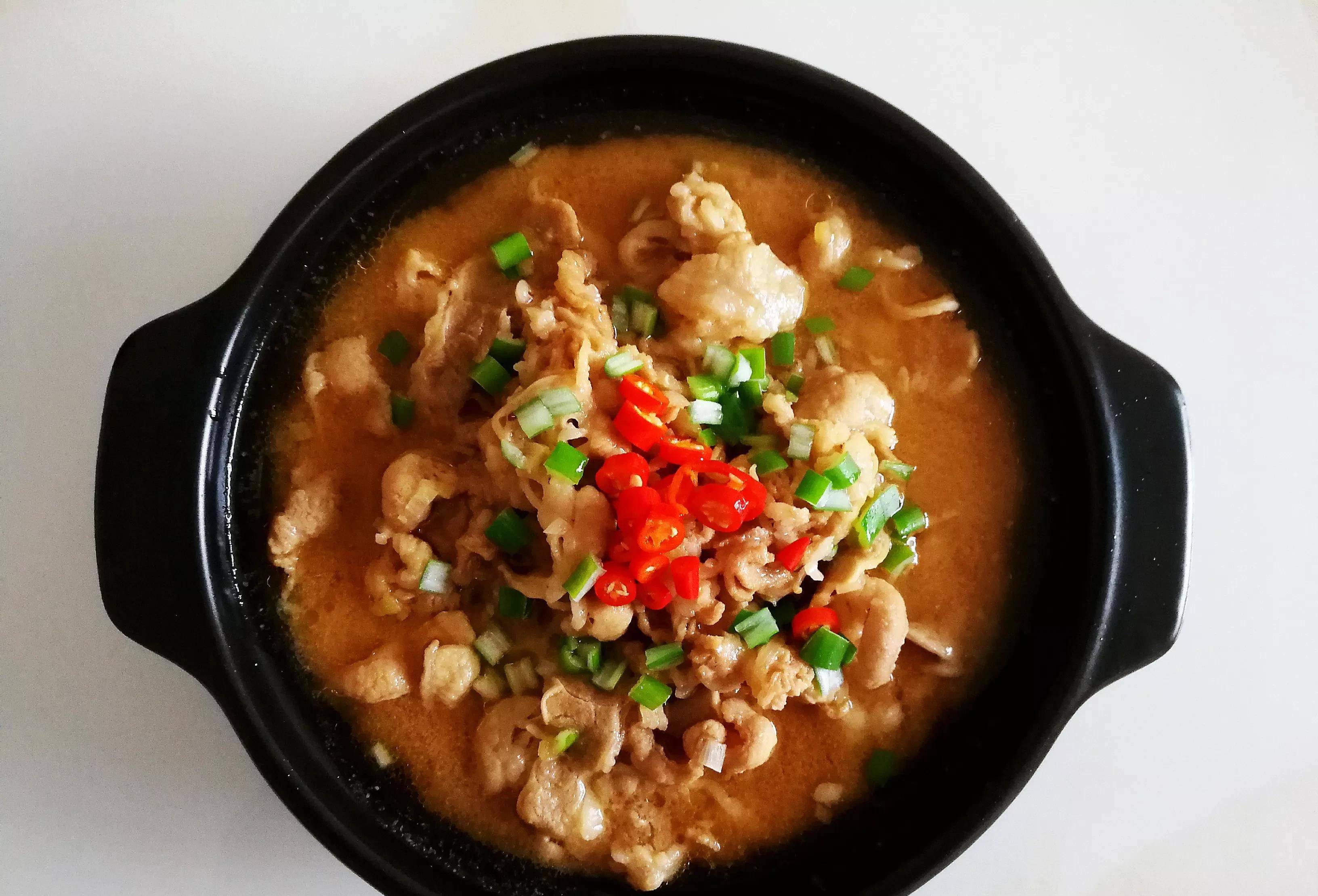 原创寒冬腊月做一道热气腾腾的沙茶豆花肥牛从舌尖一直温暖到心底