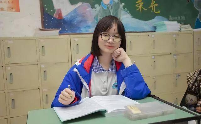 原创四川一女生成绩666分直言只补习过8天自律使得自己成功