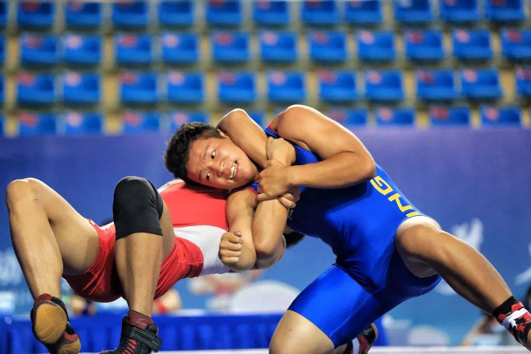 直击省十五运会自由式摔跤赛场_kg_比赛_级别