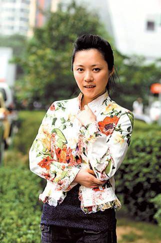 21岁就进入电视的美女主持紫凝颜值不输董卿今39岁仍单身