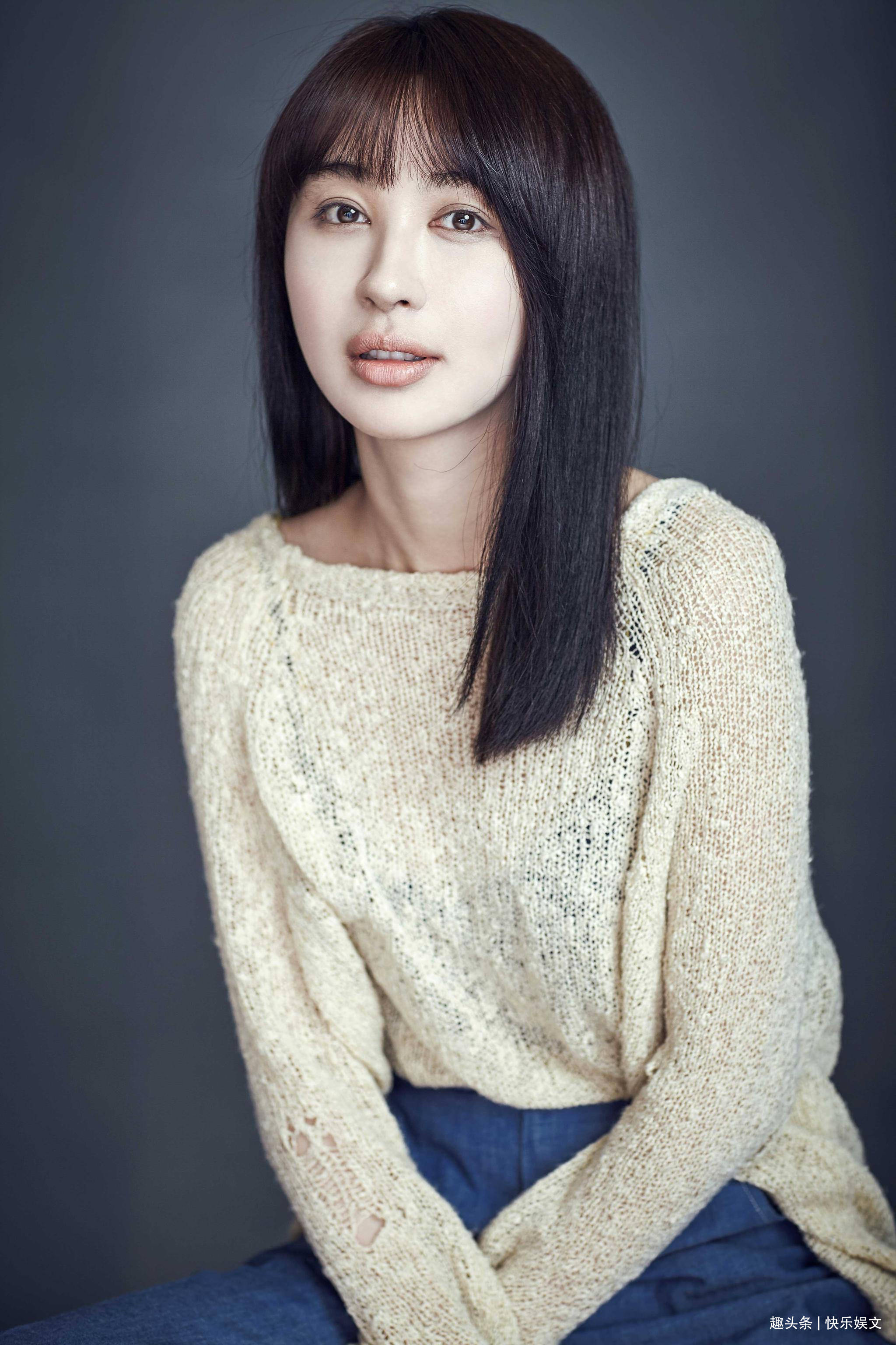 了女星李菲儿在《吐槽大会》上罕见吐槽节目规则,跟女星好友金莎商量