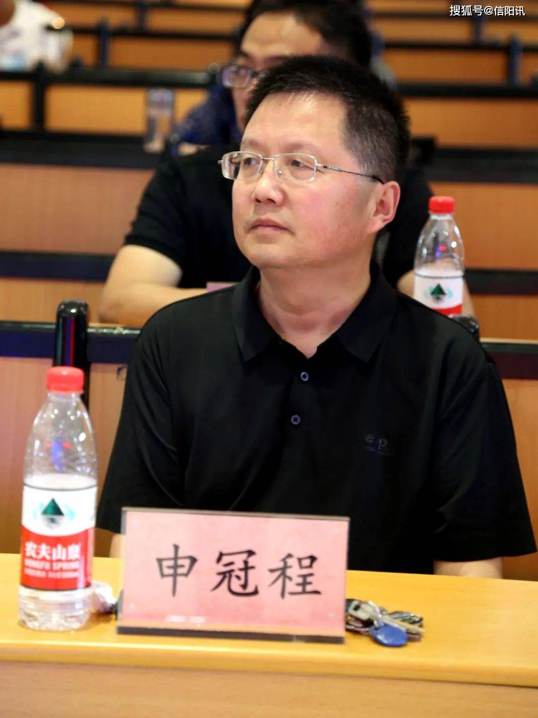 信阳师范体育学院与羊山外国语小学共建教育实习就业基地签约仪式