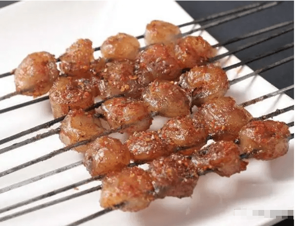 我们再来学一下蒙式牛鞭串的做法,蒙古人日常生活中经常吃的一道美食