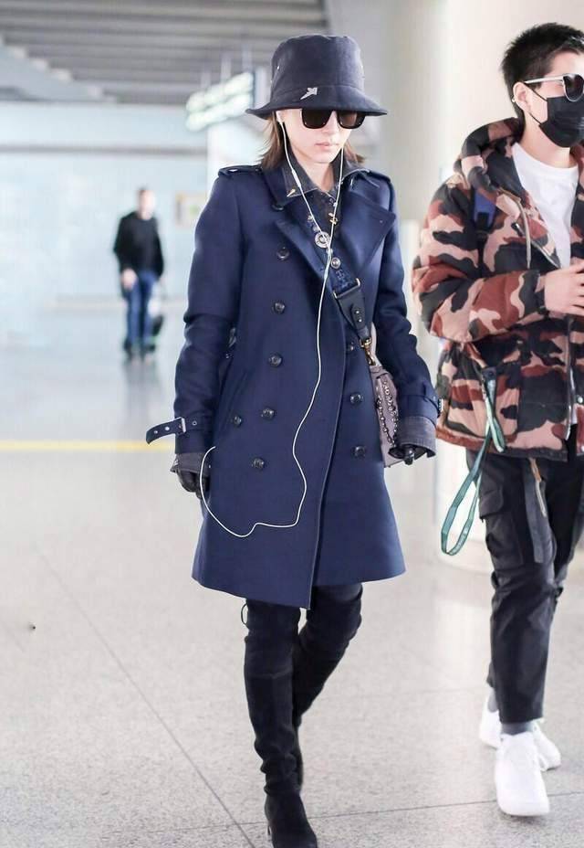 原创王子文真会显高显瘦穿搭藏青色大衣配长筒靴不愧是小个子超模