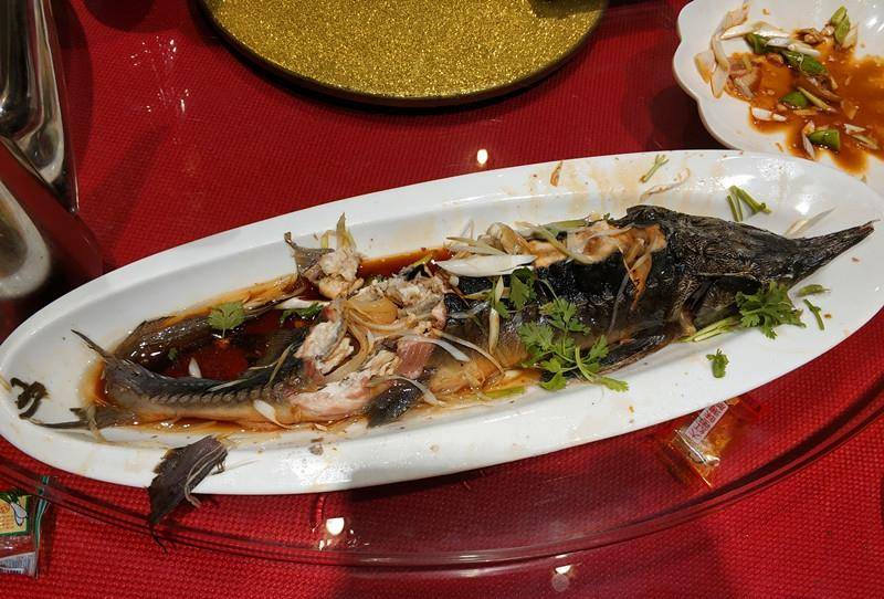 三线城市的升学宴,799元一桌20个菜超级丰盛实惠,每人一个海参