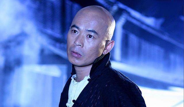 他曾是李连杰的替身,长相凶狠常常演反派,却因正面角色走红_熊欣欣