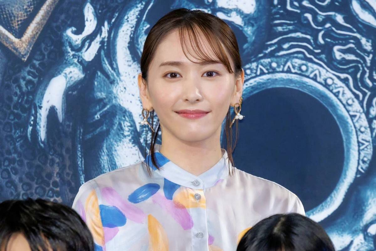 新垣結衣結婚後首次露面溼劉海造型略油膩網友問怎麼禿了