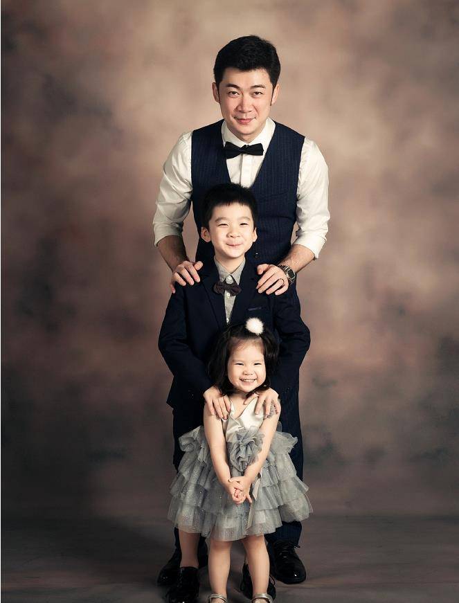 原创知名演员曹征戏里大坏蛋戏外是犬系老公一双儿女可爱又漂亮