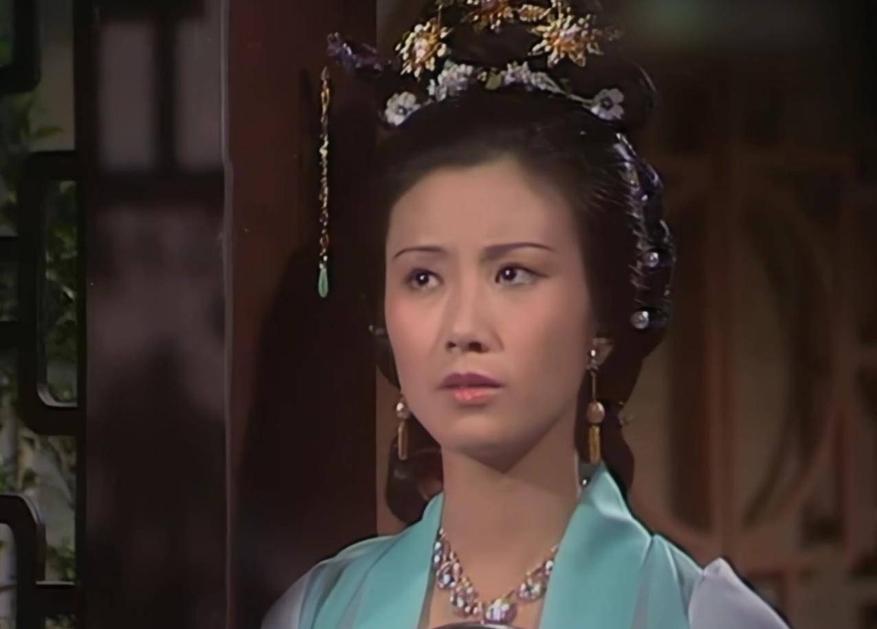 剧里的这个造型和妆容都太美了如今的汪明荃已是tvb奶奶级的老戏骨