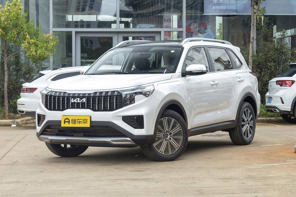 智跑外观年轻时尚内饰配置也很丰富