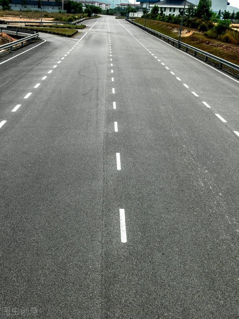 中国的公路为什么一直会翻修，而日本却常年如新，是技不如人吗？