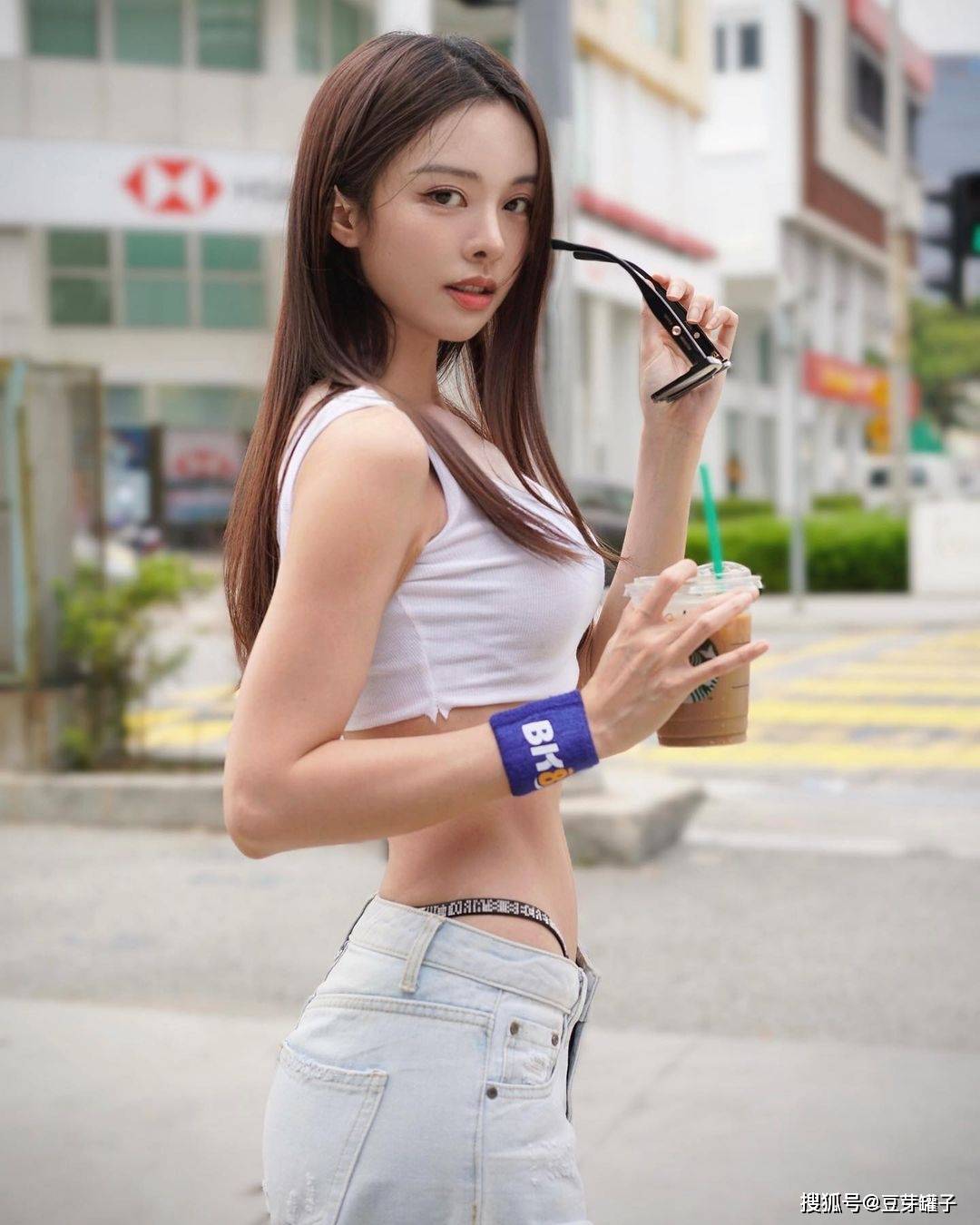 钢琴女神李元玲发福利发布男友视角视频公开各种撩人姿势