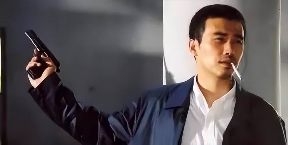 这就是《公安局长》里的钟六一,如果用一句话来概括这个角色,那就是"