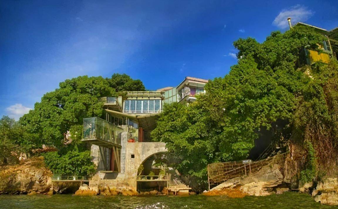 杨丽萍3000万"月亮宫"太美,四面朝海春暖花开,像人间仙境_洱海_宫也很