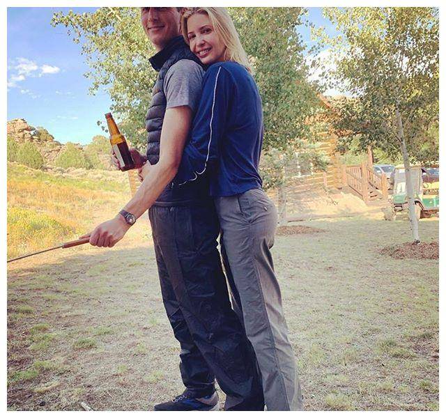 穿牛仔裙休闲婉约,37岁身材依然凹凸有致_丈夫_穿着_贾里德库什纳