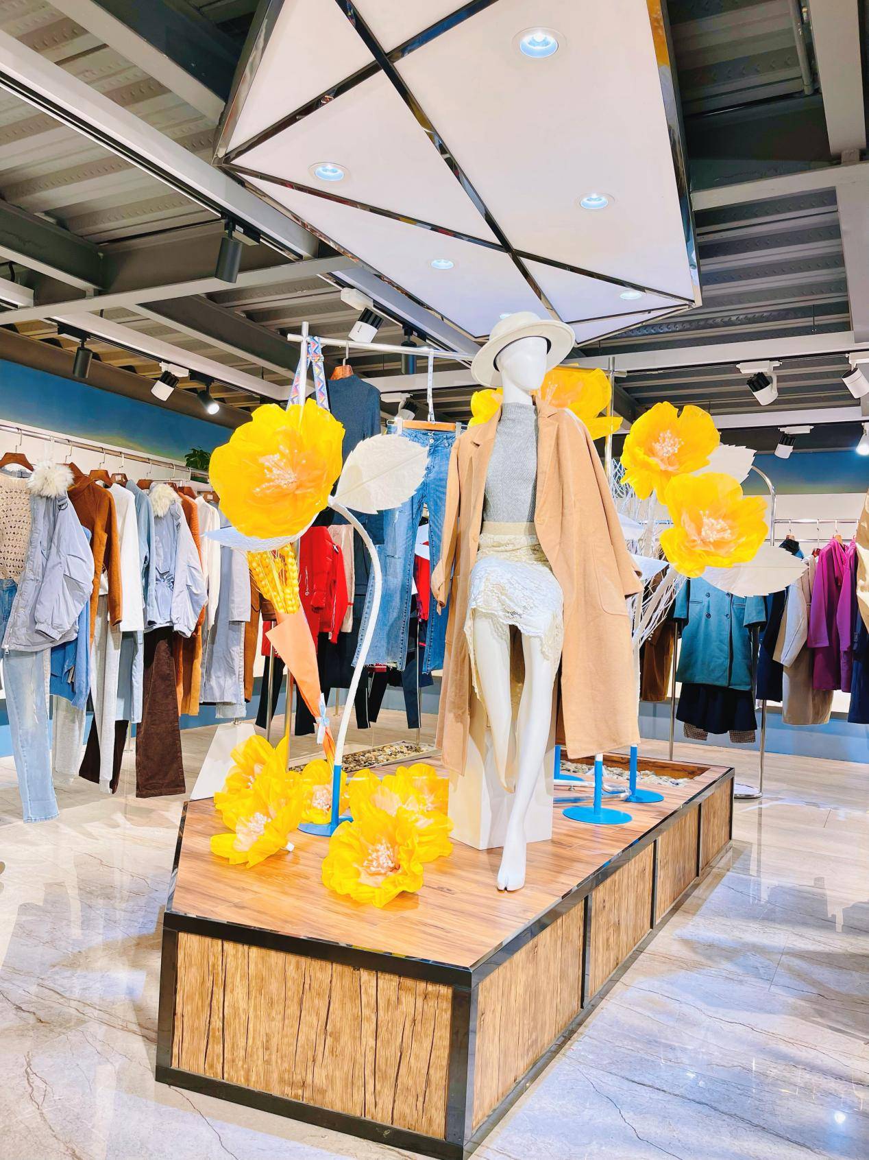 7月适合开女装店吗 合适 市场无淡季 服装 旺季 进行