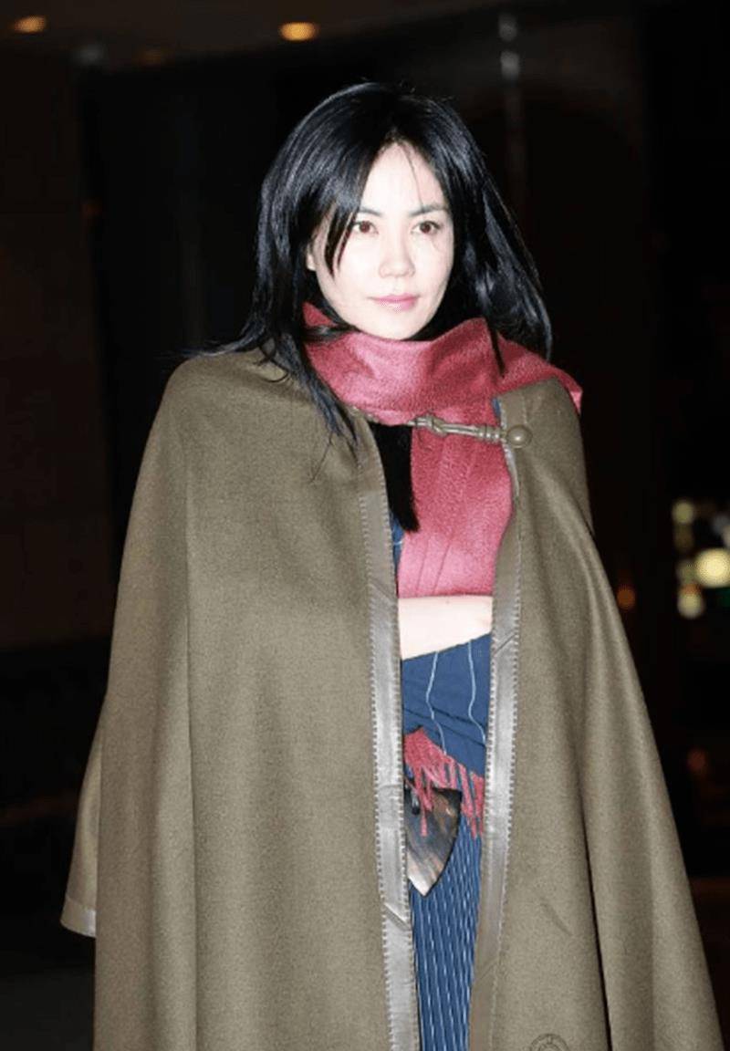 原创王菲174身材穿啥都有高级感披肩围巾就有国际范气场开挂