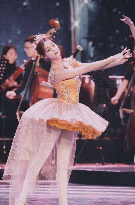 原创金鹰视后迪丽热巴被杨幂力捧借跑男圈粉商业价值不输鹿晗