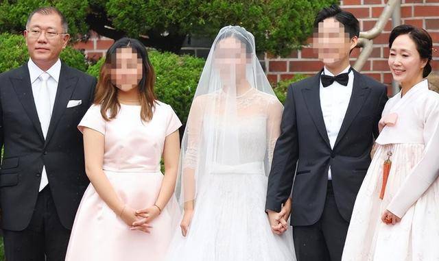 原創韓國第二財閥長女結婚18歲三星小公主和父親攜手參加惹人眼球