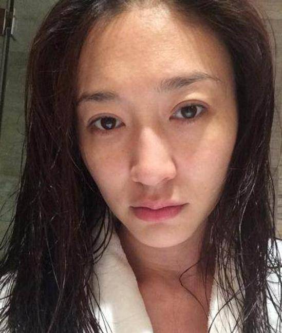 原创女星们的素颜近照曝光卸妆后的她们可能还没你老婆漂亮