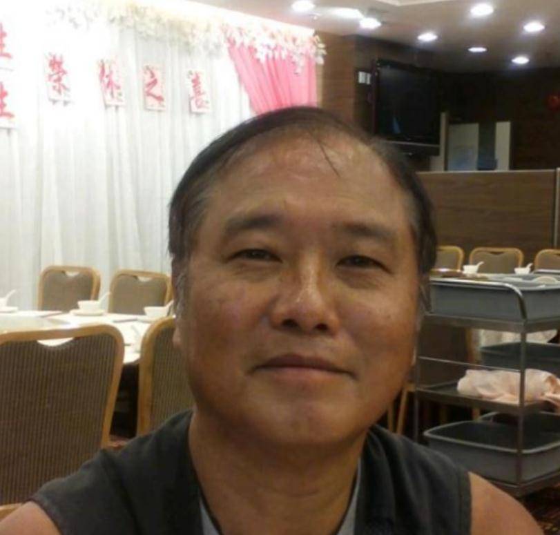 的导演和监制,他也在电视剧中打了一把酱油,出演了一位独臂老人