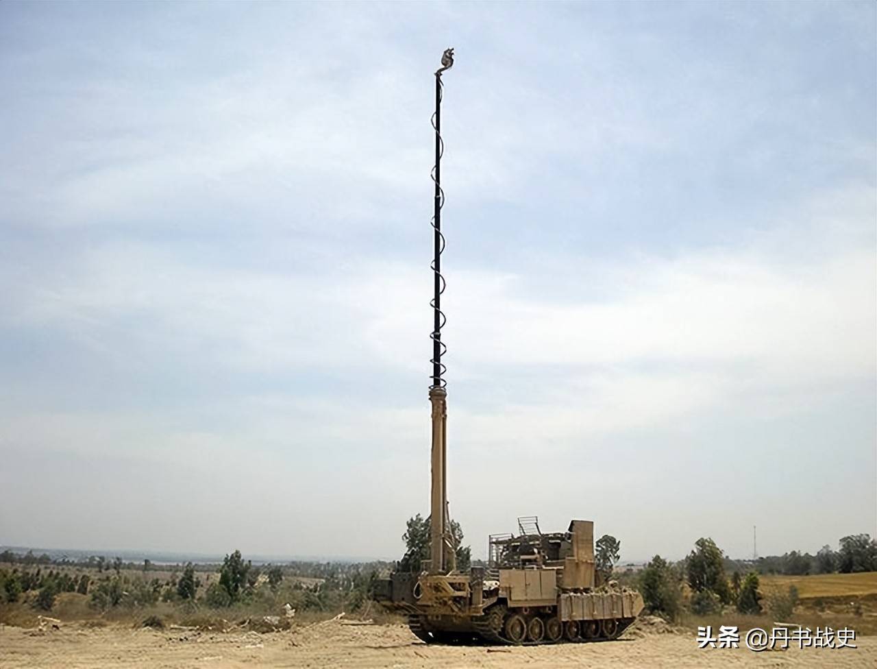 原创以色列百夫长坦克改装的运兵车移动的装甲碉堡