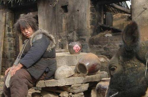 同是演乞丐,周星驰用手抓饭,刘德华睡大街,杨颖是来搞笑的吗