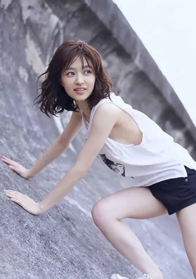 美女明星馆:逢泽莉娜の美图写真