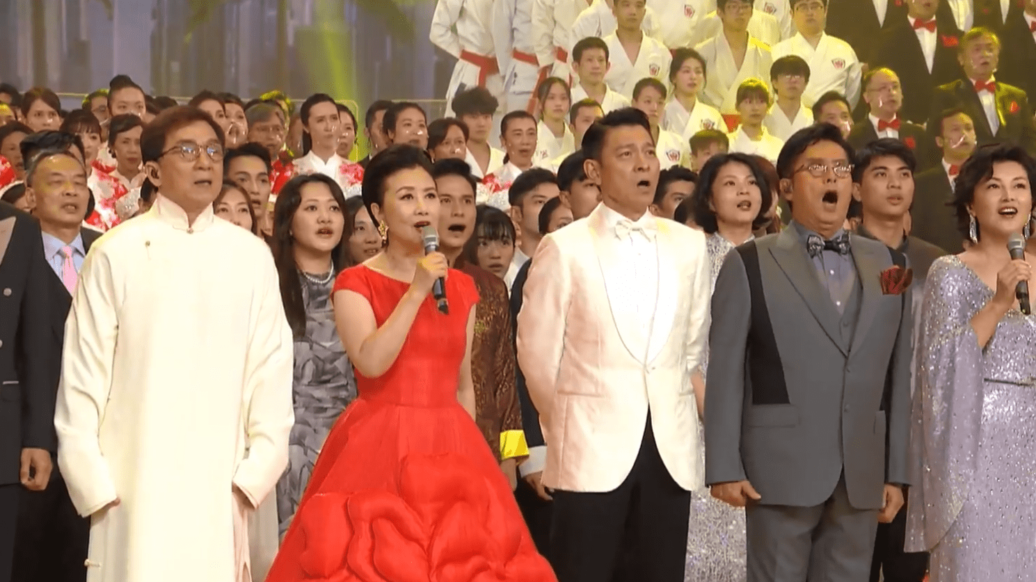 原创香港回归25周年晚会当刘德华谢霆锋合唱中国人爱国情怀破防了
