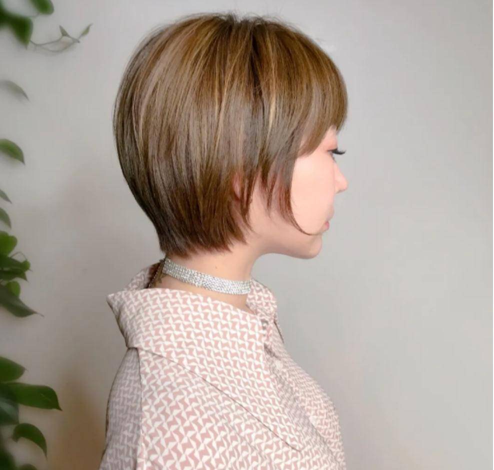 披肩大波浪发型已过时,这才是当下最美发型,剪完38变18,喜欢吗_短发