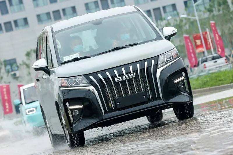 或卖6万起？北汽“王牌”MPV亮相 四种座椅布局 带侧滑门_搜狐汽车_搜狐网