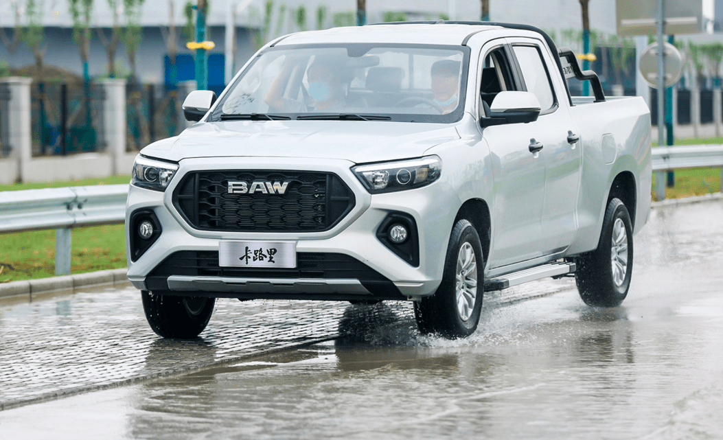 燃烧卡路里北汽新款皮卡闪亮登场双联屏五菱20l引擎