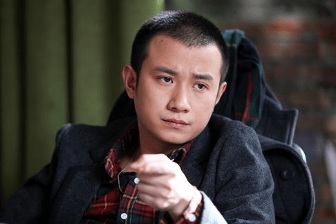 从出轨被曝后,时刻都想着东山再起,重返巅峰,结果就是一次次"复出之作