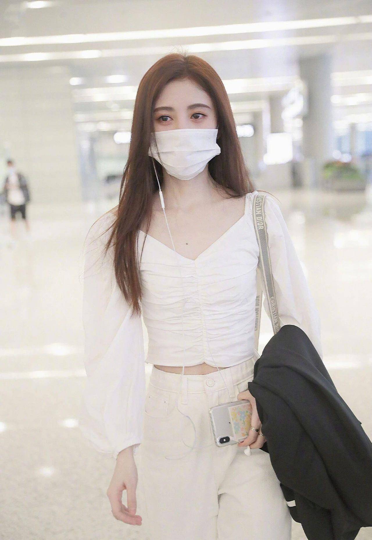 鞠婧祎少女系私服请查收!