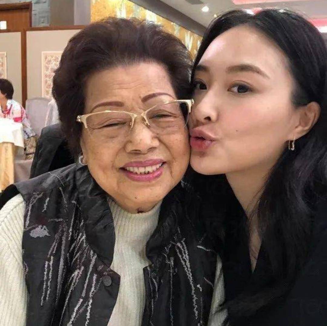 原创31岁tvb小花陈滢豪宅曝光身家不菲开百万豪车差点成何鸿燊儿媳