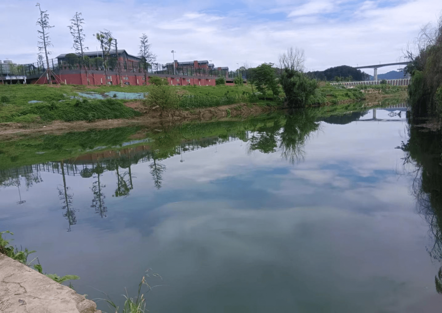 乌当区东风镇开展贵州生态日系列活动推进农村治水工程