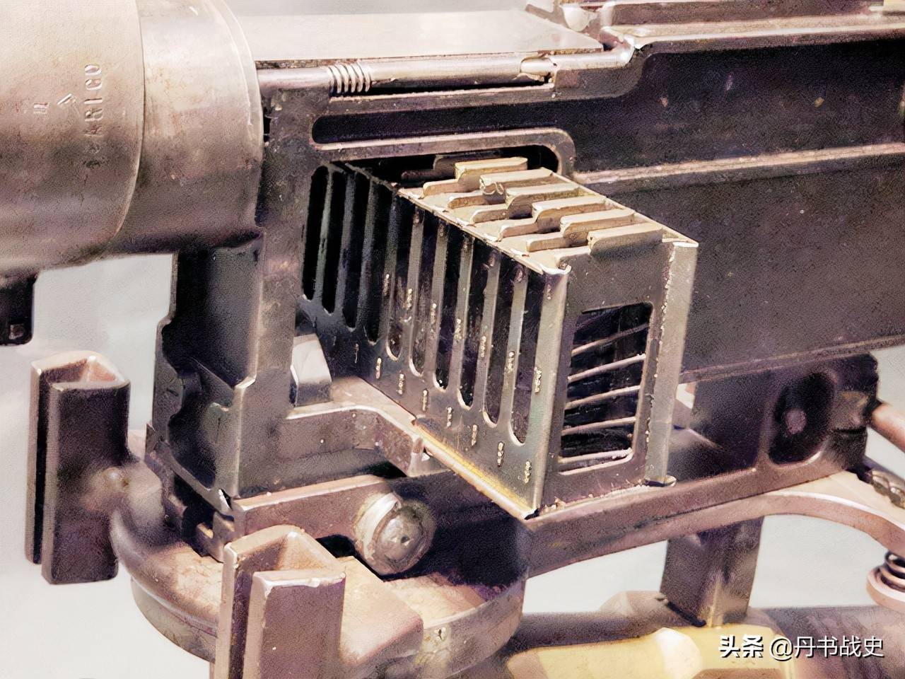一战意大利菲亚特m1914机枪,修修改改在二战继续使用_列维里_弹夹