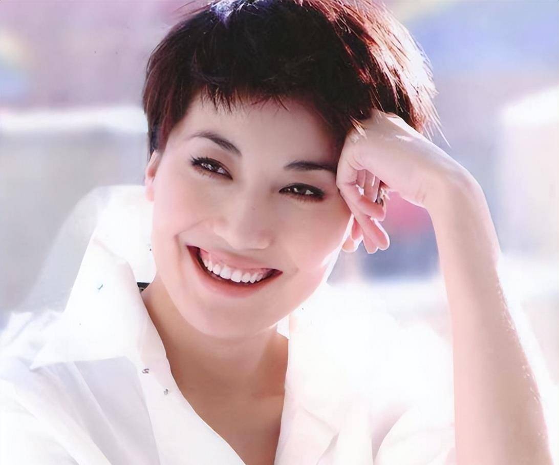 王奕,现为水师政治部电视艺术中间演员,卒业于中间戏剧学院.