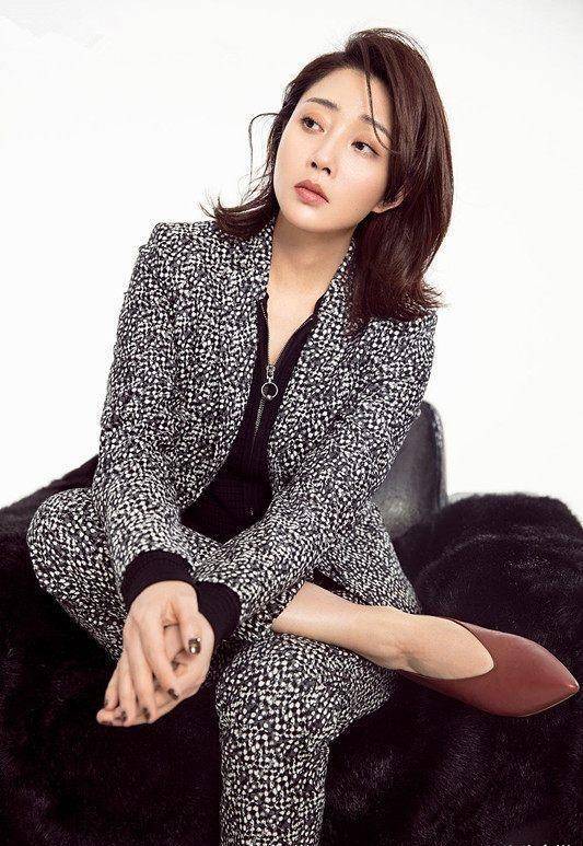 殷桃胖点更有气质穿黑色时尚连体裤时尚优雅高级又时髦