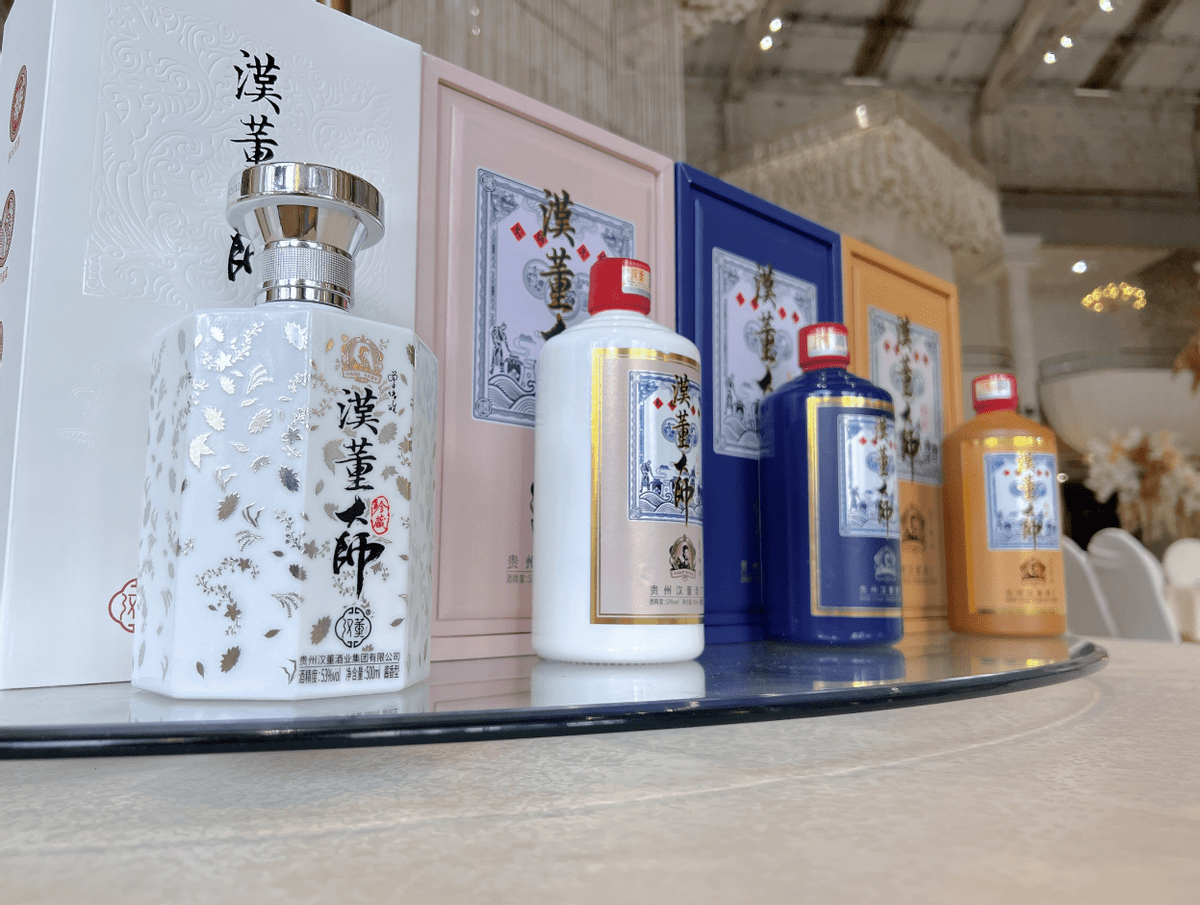 汉董大师酒产自贵州汉董酒厂,其产品分为汉董大师手酿6,汉董大师珍品