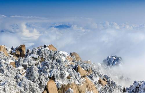 天柱山世界地质公园，相信您会在天柱山的山水中酣畅淋漓的畅游