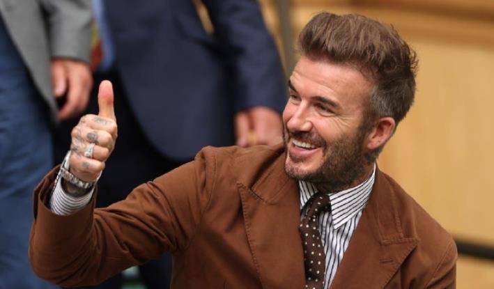 贝克汉姆竖起了大拇指!