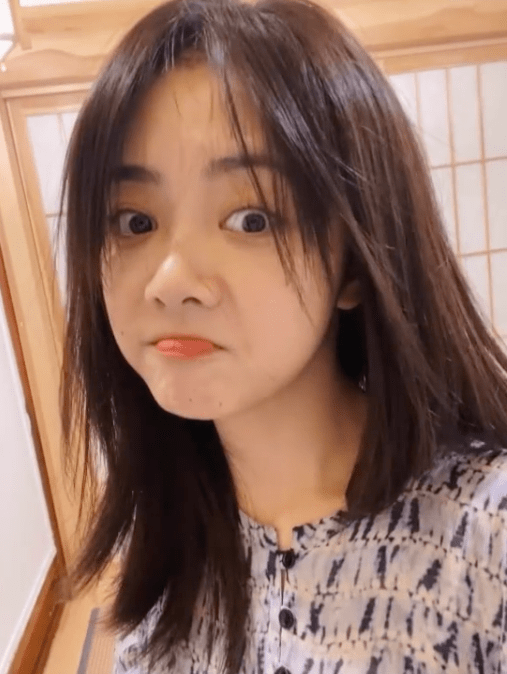 被谭松韵的素颜杀惊艳到了怼脸拍皮肤太好她真不是大学生吗