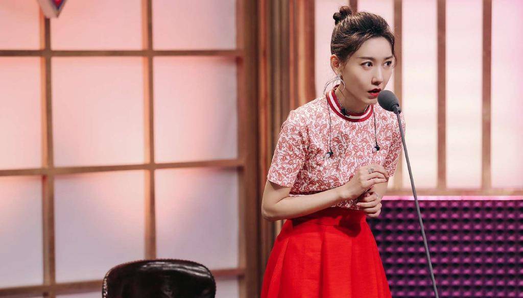 原创女明星就是会美丽高露穿民族风印花长裙这身材真不像孩子妈