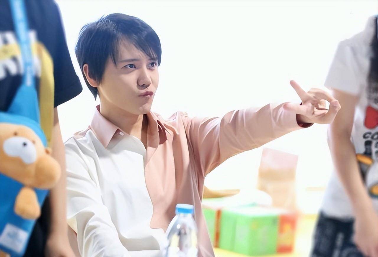 金弦是一名配音演员,还是歌手,金弦1989年出生于北京市,拥有蒙古族